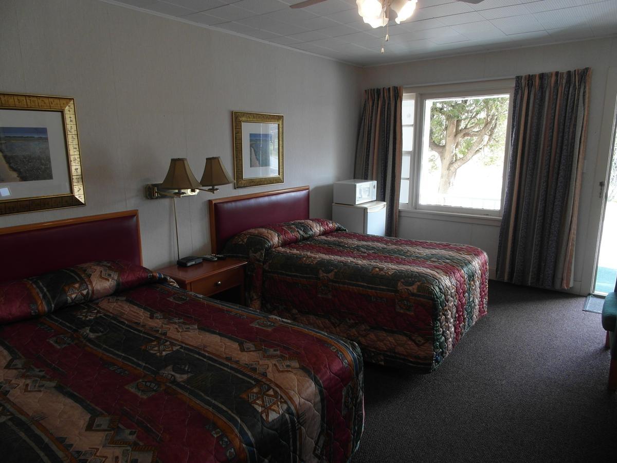 Lionstone Inn Motel & Cottages 픽토우 외부 사진