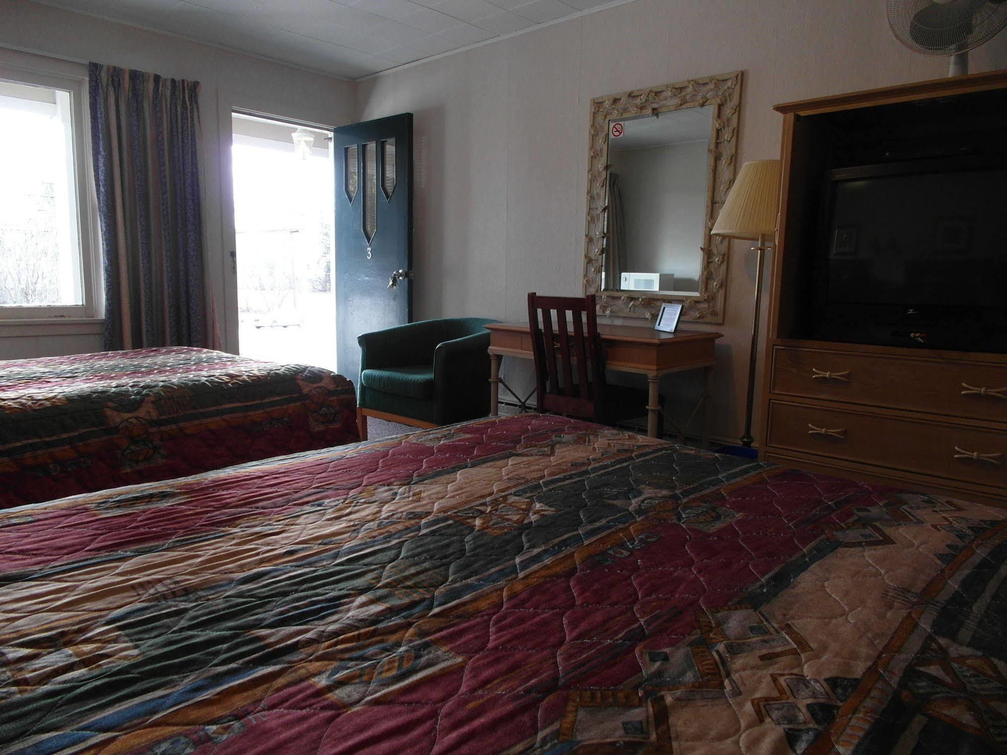 Lionstone Inn Motel & Cottages 픽토우 외부 사진