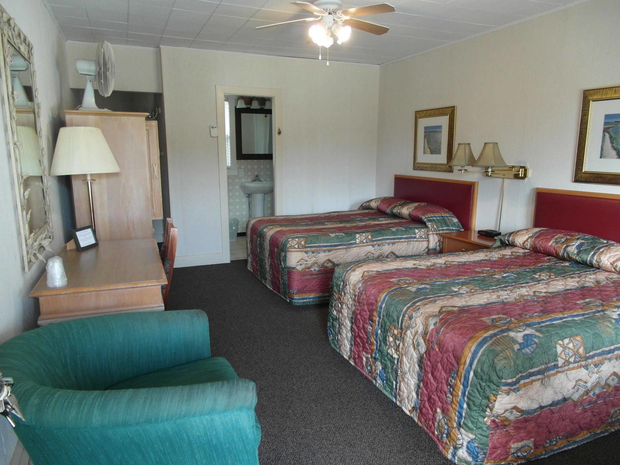 Lionstone Inn Motel & Cottages 픽토우 외부 사진