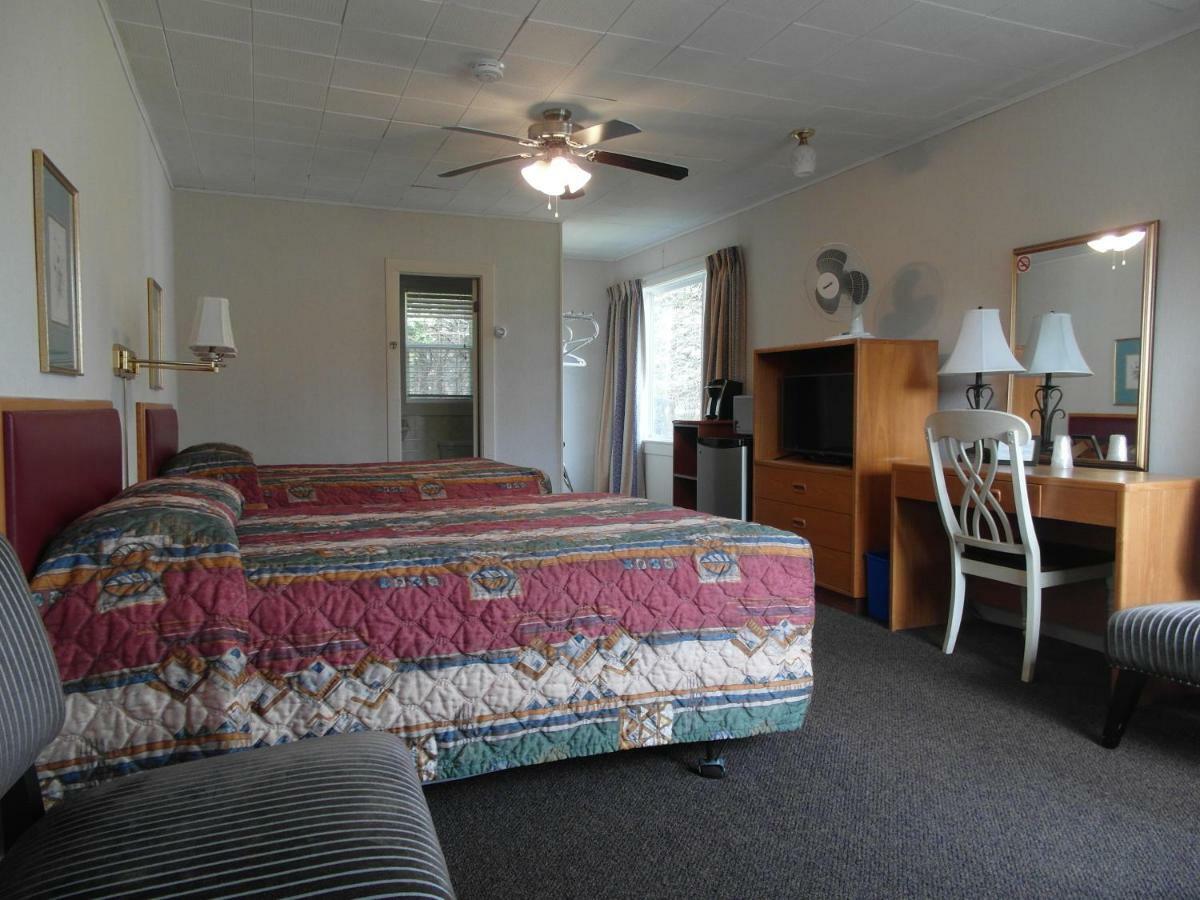 Lionstone Inn Motel & Cottages 픽토우 외부 사진