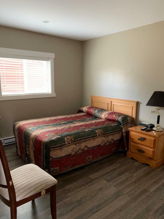 Lionstone Inn Motel & Cottages 픽토우 외부 사진