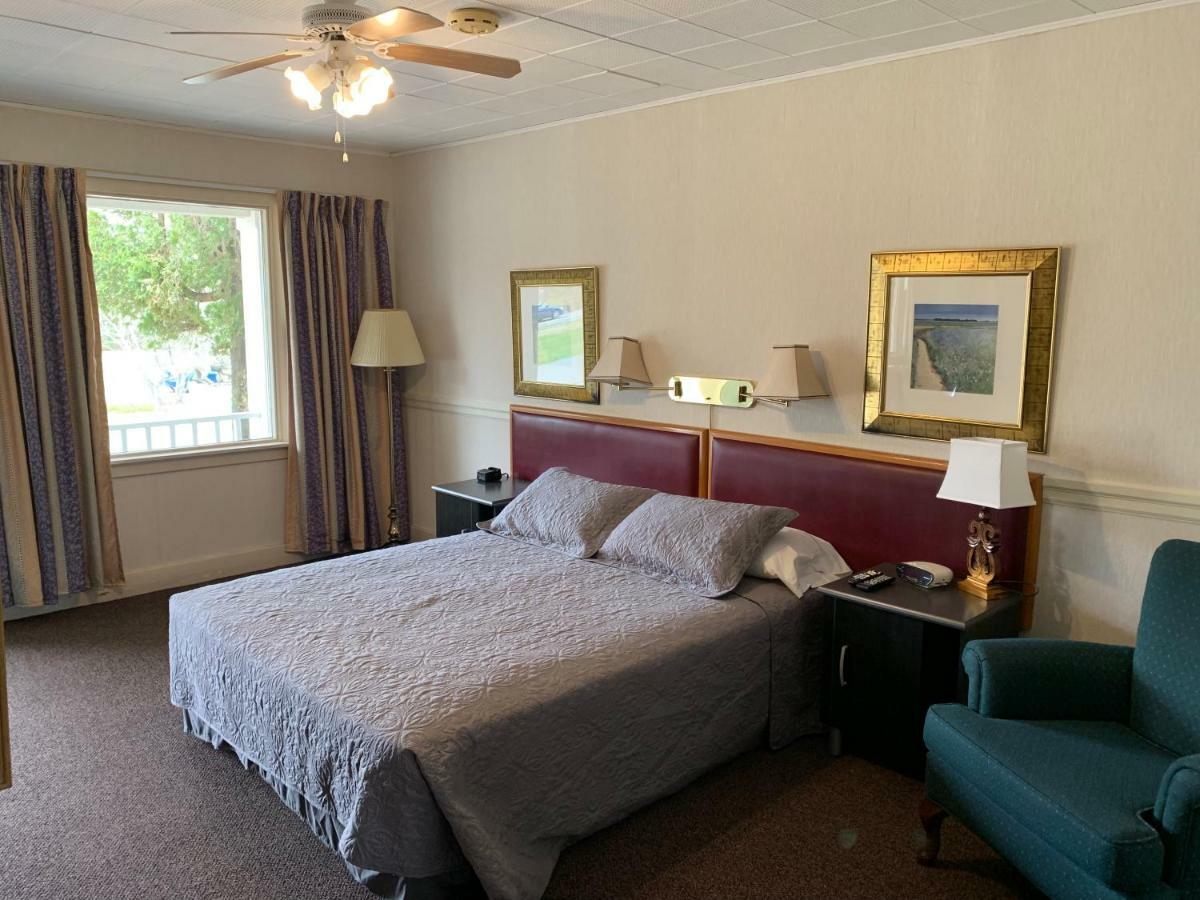 Lionstone Inn Motel & Cottages 픽토우 외부 사진